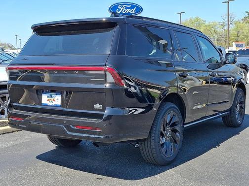 Infinite Black Metallic 2026 Lincoln Navigator Reserve