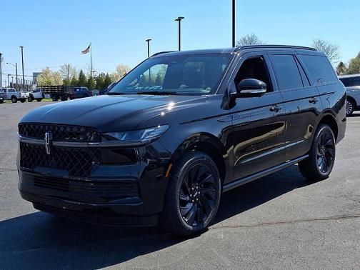 Infinite Black Metallic 2026 Lincoln Navigator Reserve