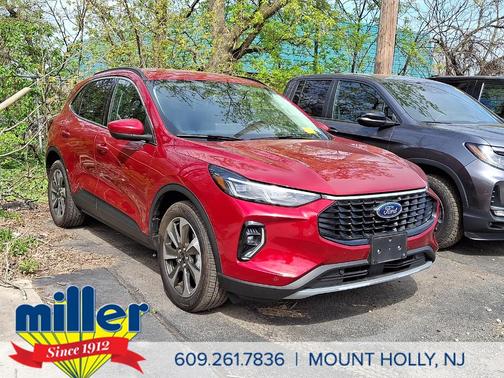 Rapid Red Metallic Tinted Clearcoat 2023 Ford Escape Platinum