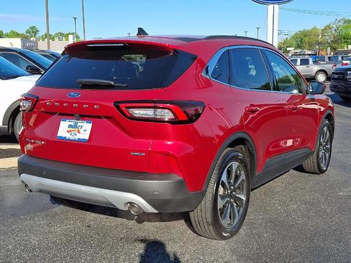 Rapid Red Metallic Tinted Clearcoat 2023 Ford Escape Platinum
