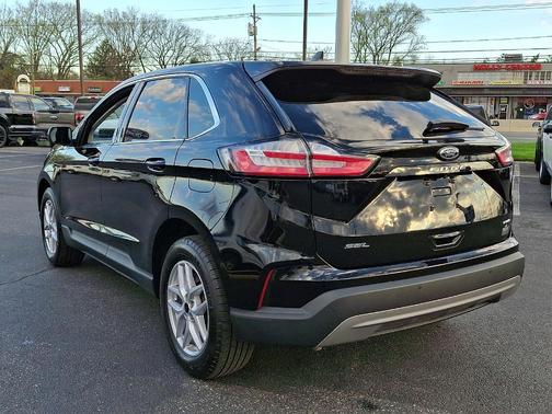 Black Metallic 2024 Ford Edge SEL