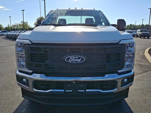 Oxford White 2027 Ford F-250 XL