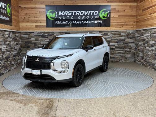 2023 Mitsubishi Outlander SE
