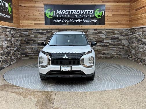 2023 Mitsubishi Outlander SE
