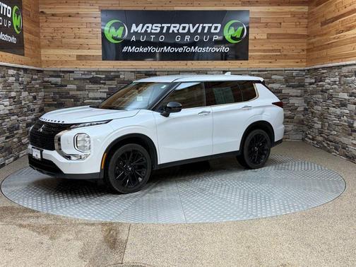 2023 Mitsubishi Outlander SE