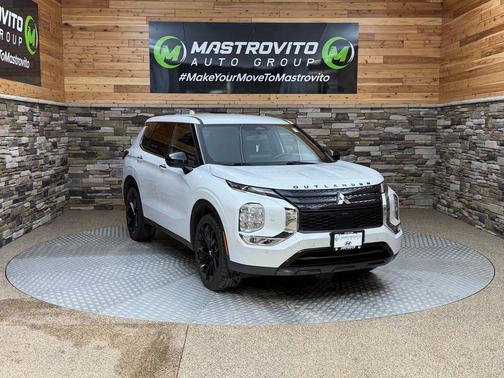 2023 Mitsubishi Outlander SE