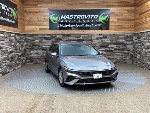 2026 Hyundai ELANTRA SE