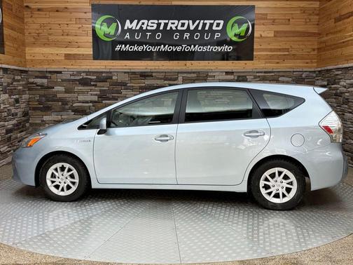 Sky 2013 Toyota Prius v Five