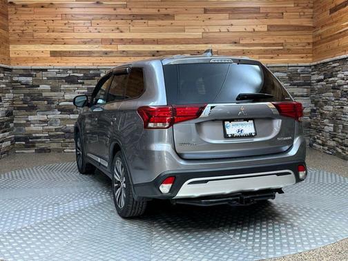 2019 Mitsubishi Outlander ES