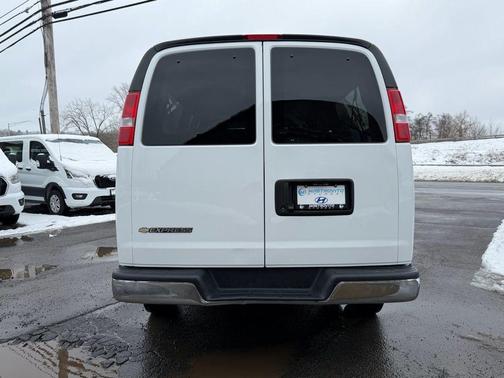 2025 Chevrolet Express 3500 LT