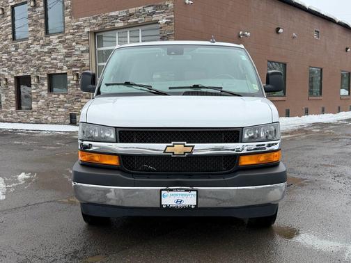 2025 Chevrolet Express 3500 LT