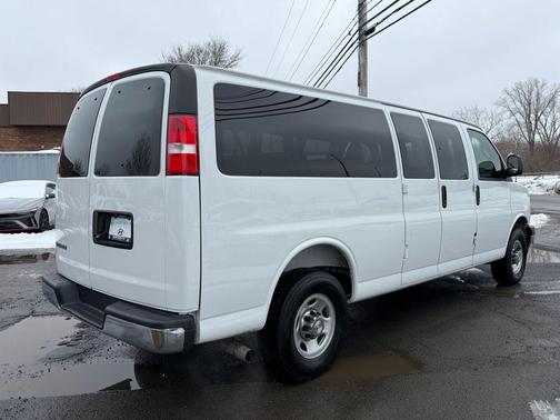 2025 Chevrolet Express 3500 LT