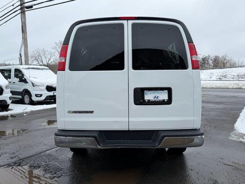 2025 Chevrolet Express 3500 LT