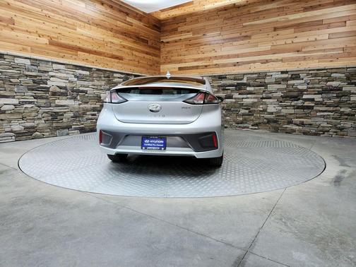 2021 Hyundai IONIQ Plug-In Hybrid SEL