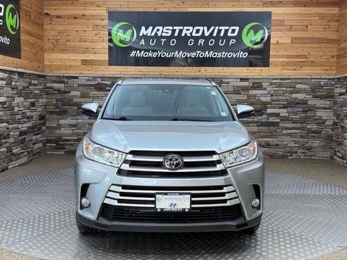 Celestial Silver Metallic 2018 Toyota Highlander XLE