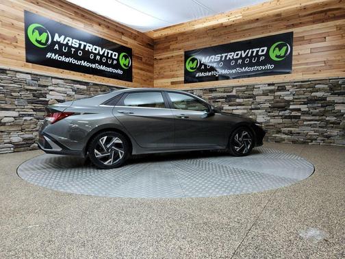 2024 Hyundai ELANTRA Limited