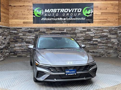 Metal 2024 Hyundai ELANTRA SE