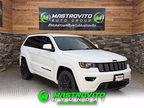 Bright White Clearcoat 2021 Jeep Grand Cherokee Laredo
