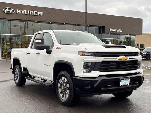 Summit White 2026 Chevrolet Silverado 2500 Custom