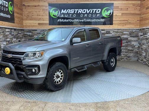 Satin Steel Metallic 2022 Chevrolet Colorado LT