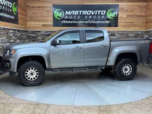 Satin Steel Metallic 2022 Chevrolet Colorado LT