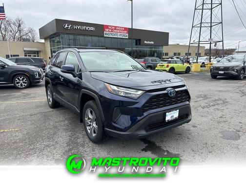 2022 Toyota RAV4 Hybrid XLE