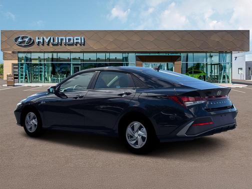 Black 2026 Hyundai ELANTRA SE
