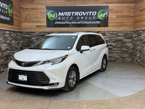 Wind Chill Pearl 2022 Toyota Sienna XLE