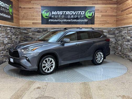 Magnetic Gray Metallic 2023 Toyota Highlander Hybrid Limited