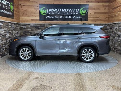 Magnetic Gray Metallic 2023 Toyota Highlander Hybrid Limited