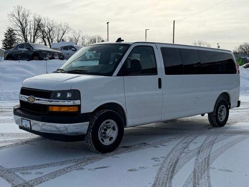 2025 Chevrolet Express 3500 LT