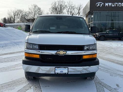 2025 Chevrolet Express 3500 LT