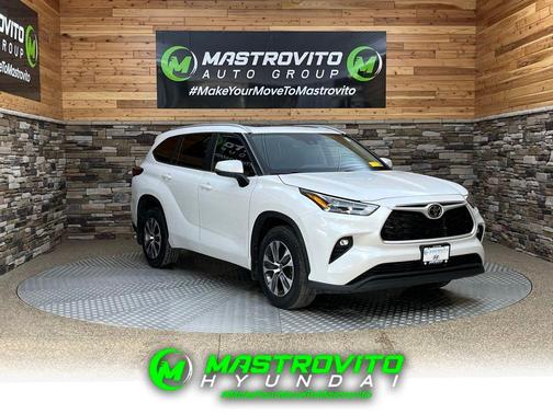 Wind Chill Pearl 2023 Toyota Highlander XLE