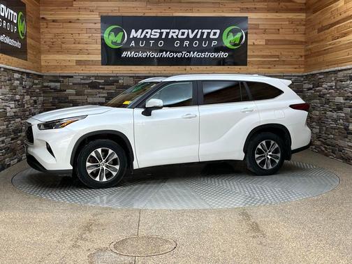 Wind Chill Pearl 2023 Toyota Highlander XLE