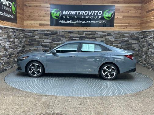 2022 Hyundai ELANTRA SEL