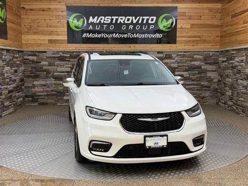 Bright White Clearcoat 2022 Chrysler Pacifica Limited