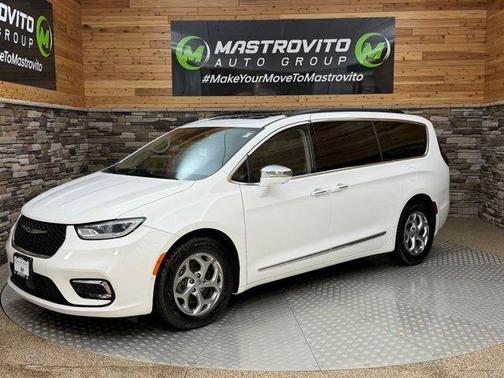Bright White Clearcoat 2022 Chrysler Pacifica Limited