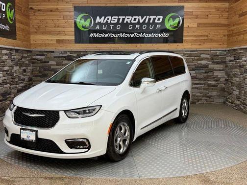 Bright White Clearcoat 2022 Chrysler Pacifica Limited