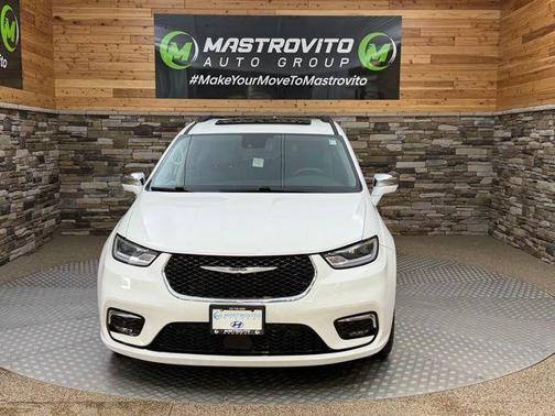 Bright White Clearcoat 2022 Chrysler Pacifica Limited