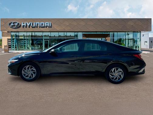 Black 2024 Hyundai ELANTRA SEL