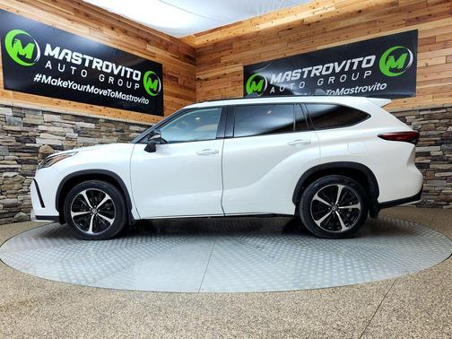 2022 Toyota Highlander XSE
