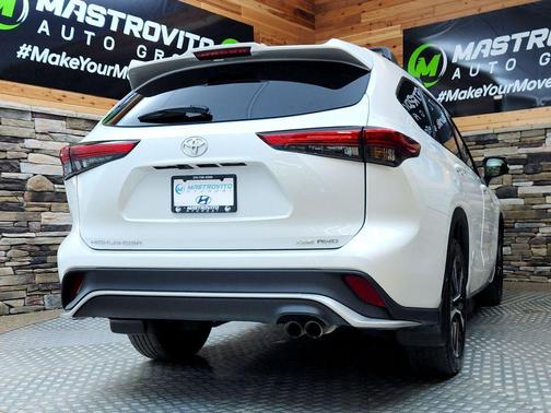 2022 Toyota Highlander XSE