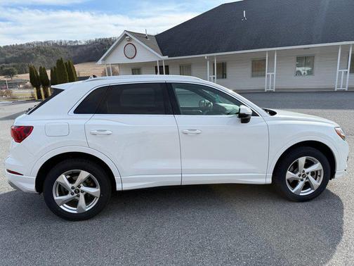 2022 Audi Q3 40 Premium