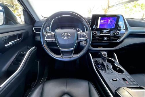 2023 Toyota Highlander Hybrid XLE