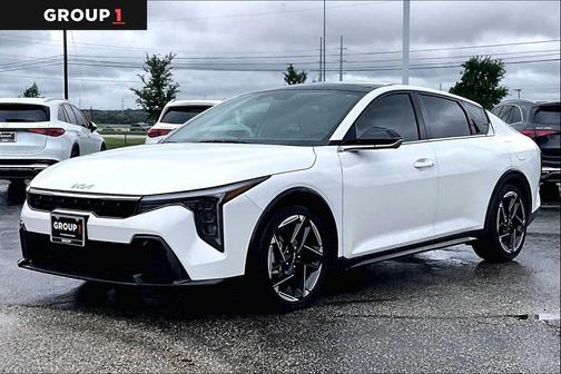 Snow White Pearl 2025 Kia K4 GT-Line