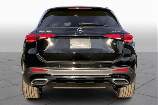 Obsidian Black Metallic 2026 Mercedes-Benz GLC 300 4MATIC
