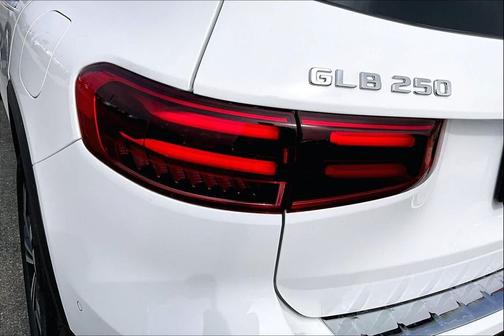 Polar White 2026 Mercedes-Benz GLB 250 Base