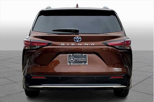 2022 Toyota Sienna Limited 7-Passenger