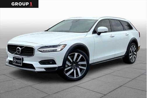 2022 Volvo V90 Cross Country B6