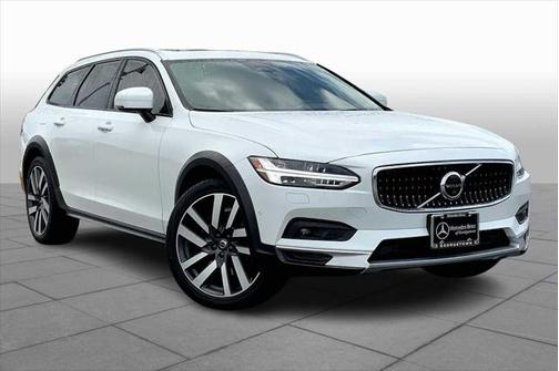 2022 Volvo V90 Cross Country B6